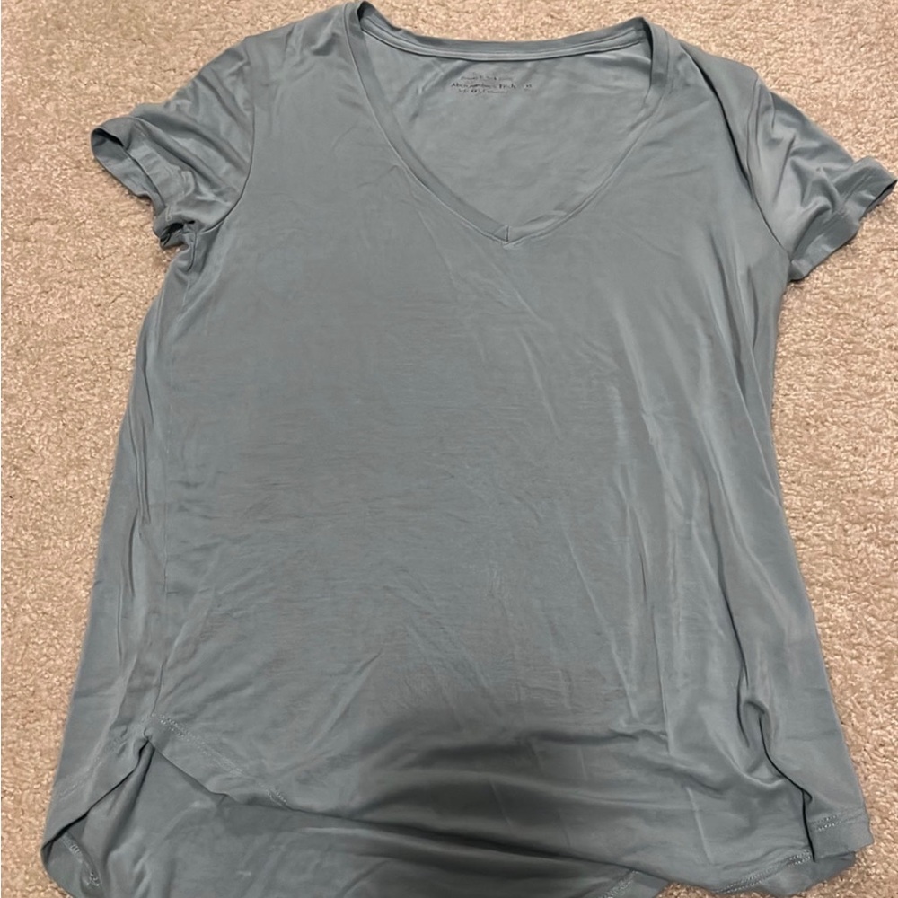 Abercrombie drapey v neck tee